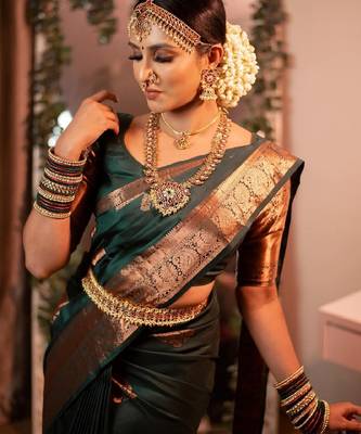 Green silk blend banarasi saree with unstitched blouse piece 2