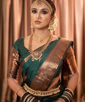 Green silk blend banarasi saree with unstitched blouse piece 3