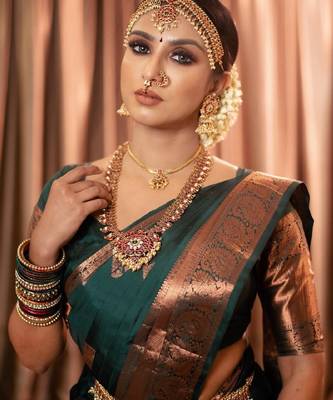 Green silk blend banarasi saree with unstitched blouse piece 4
