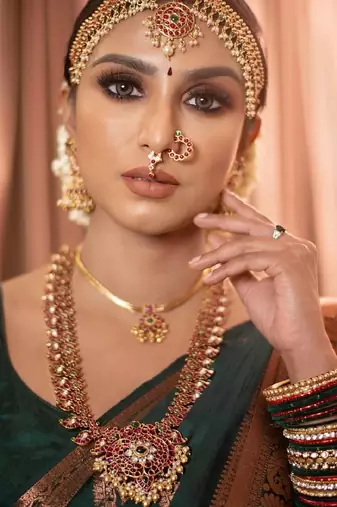 Green silk blend banarasi saree with unstitched blouse piece