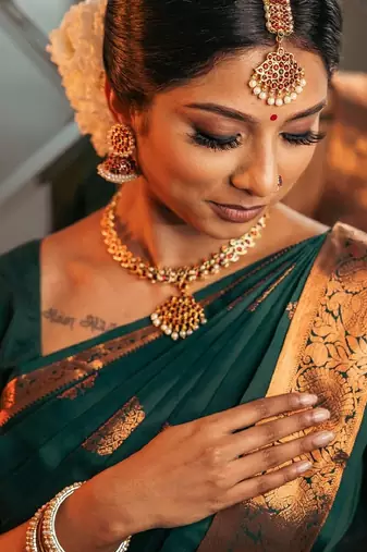 Green silk blend banarasi saree with unstitched blouse piece