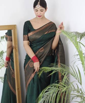 Green silk blend banarasi saree with unstitched blouse piece 2