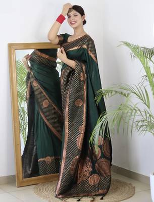 Green silk blend banarasi saree with unstitched blouse piece 5