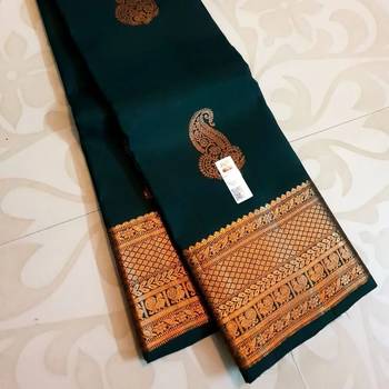 Green silk blend banarasi saree with unstitched blouse piece 1