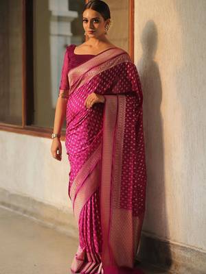 Pink silk blend banarasi saree with unstitched blouse piece 3