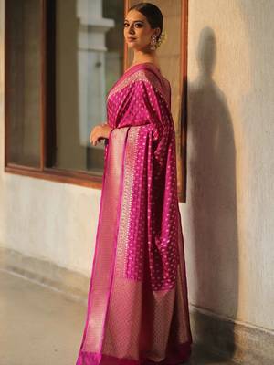 Pink silk blend banarasi saree with unstitched blouse piece 4