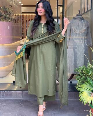 Women's chanderi silk sequin embroidered mehendi kurta pant set with chanderi silk dupatta 2