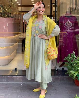Women's parampara silk sequin embroidered olive green kurta pant set with organza dupatta 5