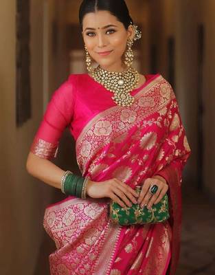 Pink silk blend banarasi saree with unstitched blouse piece 1