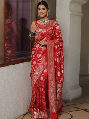 Red silk blend banarasi saree with unstitched blouse piece 2