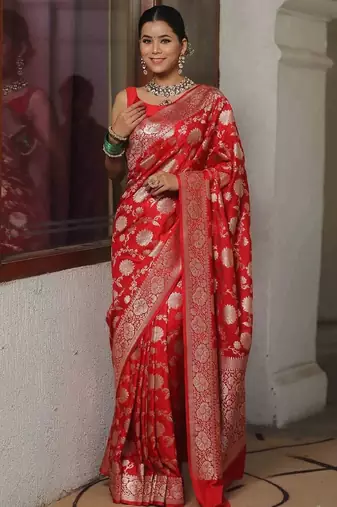 Red silk blend banarasi saree with unstitched blouse piece