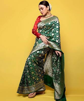 Green red silk blend banarasi saree with unstitched blouse piece 2