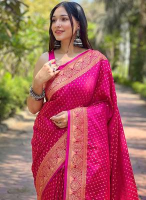 pink silk blend banarasi saree with unstitched blouse piece 3