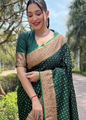 Green silk blend banarasi saree with unstitched blouse piece 2