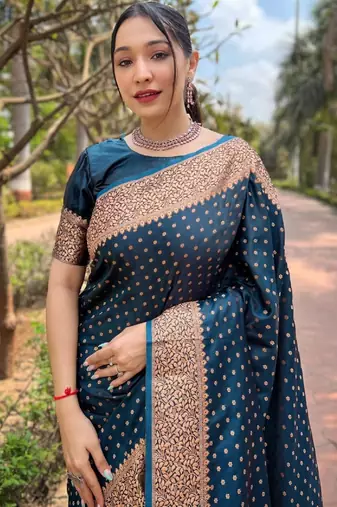 Morpich silk blend banarasi saree with unstitched blouse piece