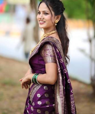 Purple silk blend banarasi saree with unstitched blouse piece 5