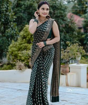 Green silk blend banarasi saree with unstitched blouse piece 1