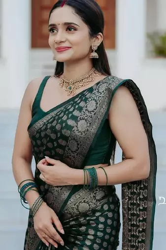 Green silk blend banarasi saree with unstitched blouse piece