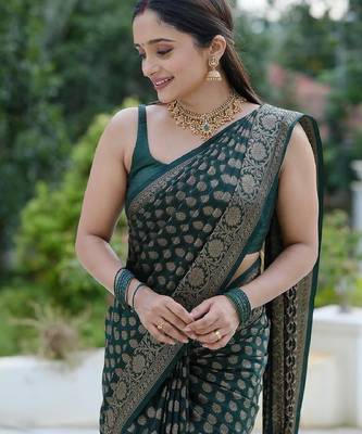 Green silk blend banarasi saree with unstitched blouse piece 5