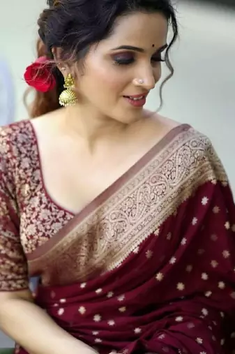 Dark green silk blend banarasi saree with unstitched blouse piece