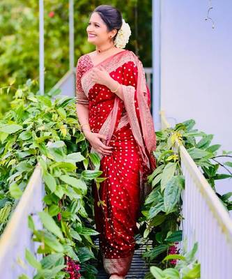 Maroon silk blend banarasi saree with unstitched blouse piece 5