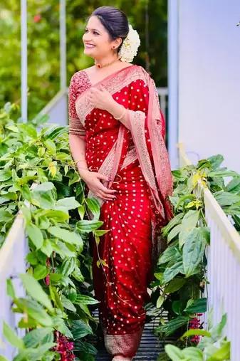 Maroon silk blend banarasi saree with unstitched blouse piece
