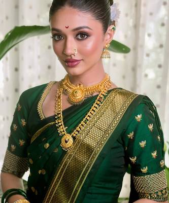 Green silk blend banarasi saree with unstitched blouse piece 5