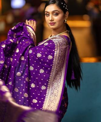 Purple silk blend banarasi saree with unstitched blouse piece 4
