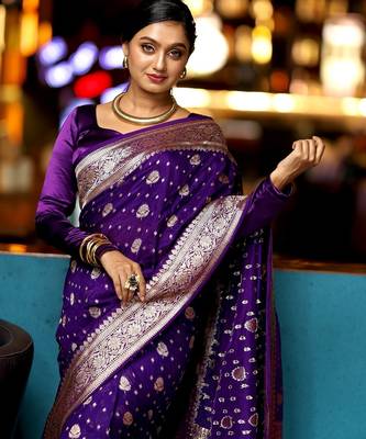 Purple silk blend banarasi saree with unstitched blouse piece 5