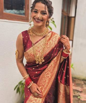 Maroon silk blend banarasi saree with unstitched blouse piece 2