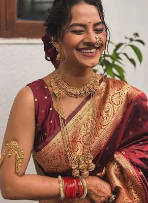 Maroon silk blend banarasi saree with unstitched blouse piece 4