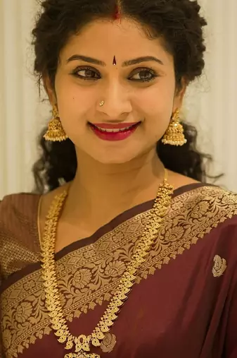 Maroon silk blend banarasi saree with unstitched blouse piece