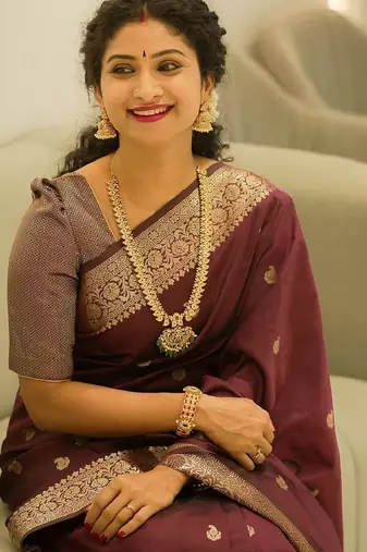 Maroon silk blend banarasi saree with unstitched blouse piece