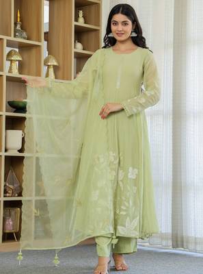 Women's chanderi silk sequin embroidered olive green kurta pant set with chanderi dupatta 4