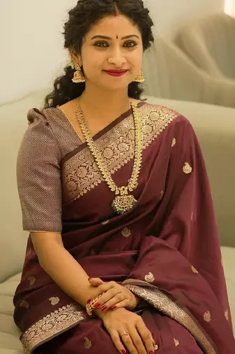 Maroon silk blend banarasi saree with unstitched blouse piece