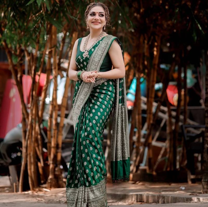 Green soft silk blend banarasi jacuard work designer party wear saree with unstitched blouse piece