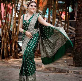 Green silk blend banarasi saree with unstitched blouse piece 3