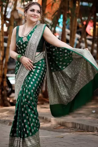Green silk blend banarasi saree with unstitched blouse piece