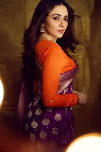 Purple silk blend banarasi saree with unstitched blouse piece