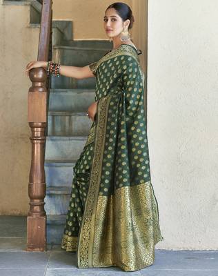 Green silk blend banarasi saree with unstitched blouse piece 2
