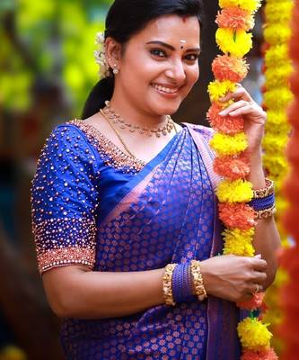 Royal blue silk blend banarasi saree with unstitched blouse piece 3