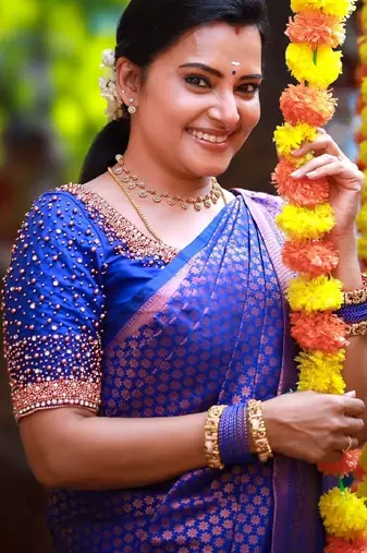 Royal blue silk blend banarasi saree with unstitched blouse piece