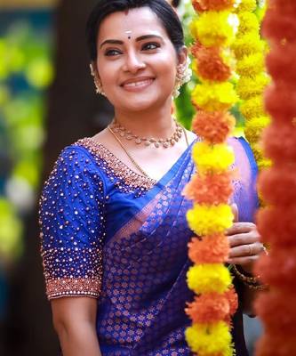 Royal blue silk blend banarasi saree with unstitched blouse piece 4