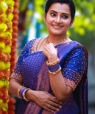 Royal blue silk blend banarasi saree with unstitched blouse piece 5