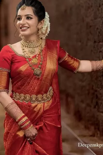 Red silk blend banarasi saree with unstitched blouse piece