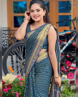 Morpich silk blend banarasi saree with unstitched blouse piece 2