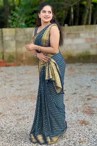 Morpich silk blend banarasi saree with unstitched blouse piece
