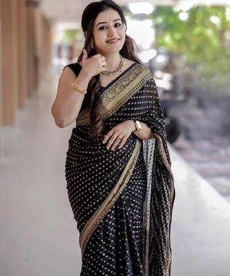 Black silk blend banarasi saree with unstitched blouse piece 2