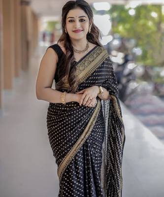 Black silk blend banarasi saree with unstitched blouse piece 3