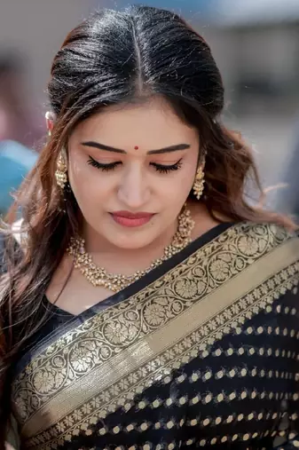 Black silk blend banarasi saree with unstitched blouse piece